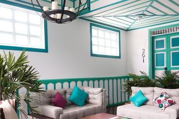 هتل Casa Grande Inn