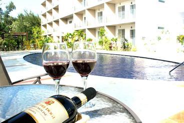 هتل Resort Class Inn Onna Village