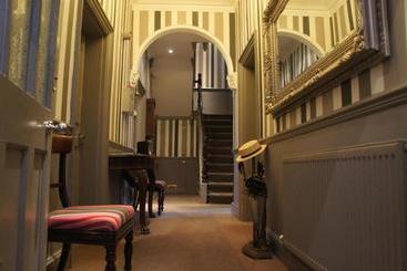 تختخواب و صبحانه Burlington House