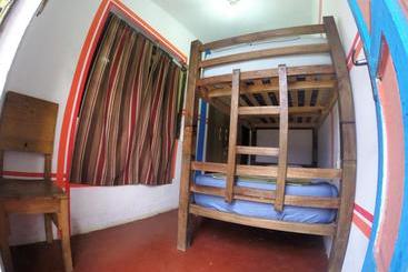 تختخواب و صبحانه La Cúpula Hostel & Camping
