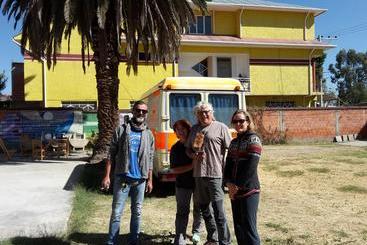 تختخواب و صبحانه La Cúpula Hostel & Camping