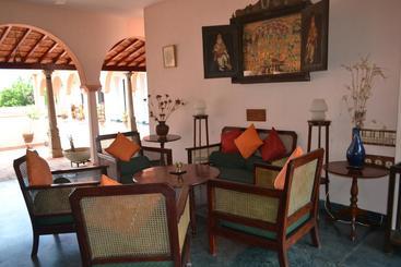 تختخواب و صبحانه Lily Pool Villa