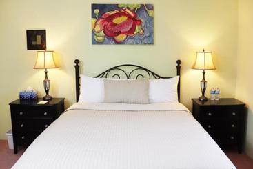 Little Paris Bed And Breakfast