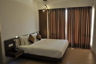 Mango Hotels Tansha Regal