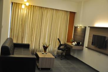Mango Hotels Tansha Regal