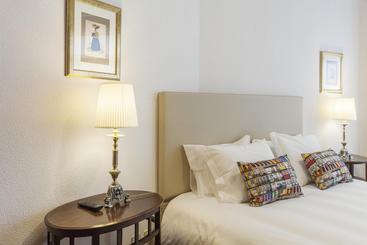 مسافرخانه Go2oporto @flores Guest House