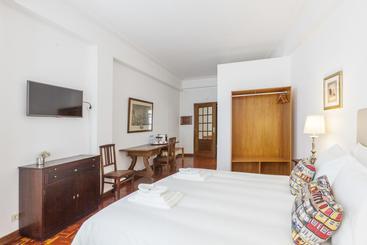 مسافرخانه Go2oporto @flores Guest House
