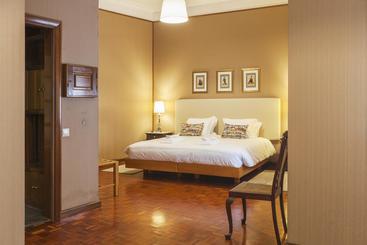 مسافرخانه Go2oporto @flores Guest House