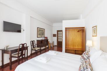 مسافرخانه Go2oporto @flores Guest House