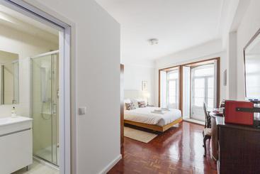 مسافرخانه Go2oporto @flores Guest House