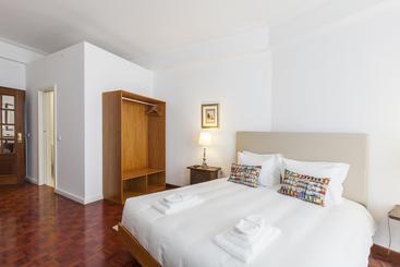 مسافرخانه Go2oporto @flores Guest House