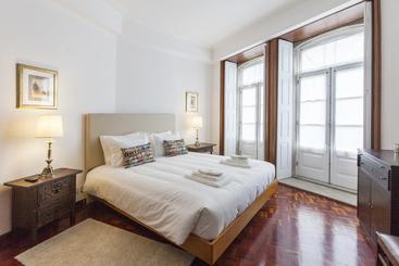 مسافرخانه Go2oporto @flores Guest House