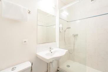 B&b Hotel Saclay