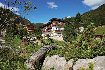 هتل Villa Eden