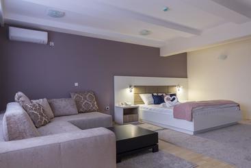 Airport Hotel Garni