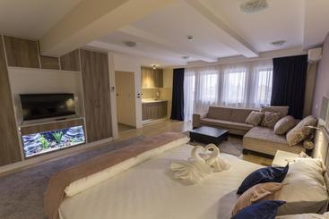 Airport Hotel Garni
