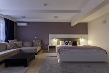 Airport Hotel Garni
