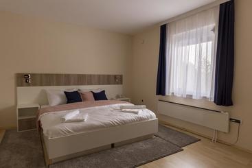 Airport Hotel Garni