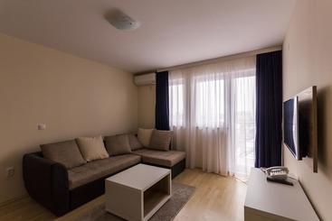 Airport Hotel Garni