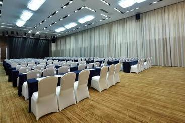 هتل Ramada Wuhan Jianghan