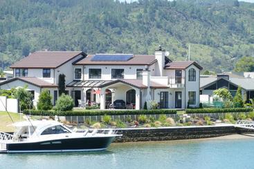 تختخواب و صبحانه Casa Aquila