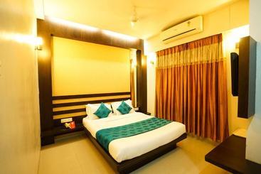 هتل Aarya Inn