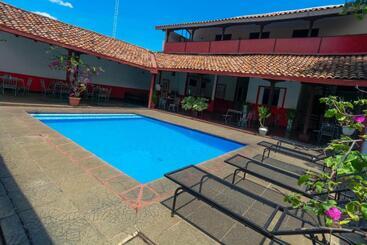 هاستل Hostal Lazybones