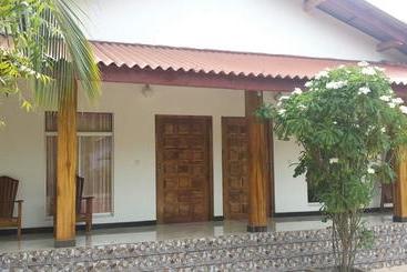 酒店 Island Breeze Inn