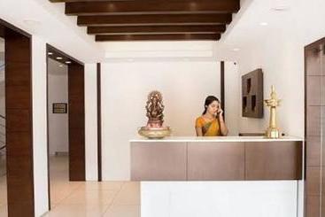 هتل Lalitha Inn