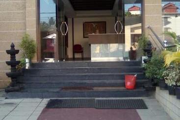 هتل Lalitha Inn