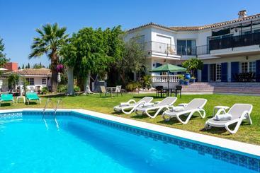 تختخواب و صبحانه Casa Caleda