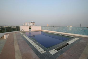 هتل Sky Inn