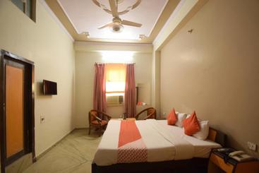 هتل Sky Inn