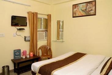 هتل Oyo Room Nims Kukas