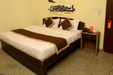 هتل Oyo Room Nims Kukas
