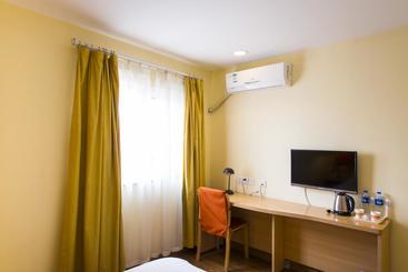 Motel Shenyang North Railway Station North Exit