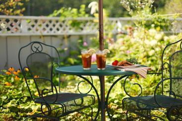 تختخواب و صبحانه Bufflehead Cove Inn
