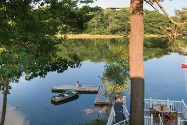 تختخواب و صبحانه Bufflehead Cove Inn