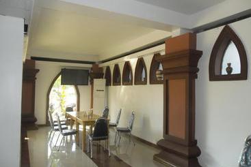 هتل Baobabed Hostel Bagan@ Bagan May