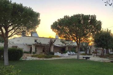مبيت وإفطار Masseria Li Capperi