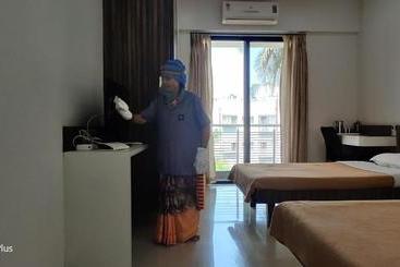 تختخواب و صبحانه Aashiyana Inn