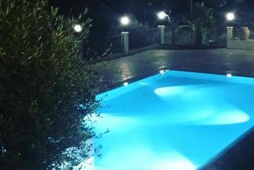تختخواب و صبحانه Agriturismo Villa Orchidea