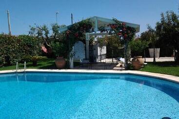 تختخواب و صبحانه Villa Caramia