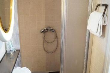 هتل Hôtel Les Mimosas