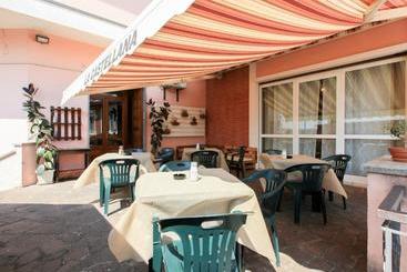 هتل Locanda La Castellana