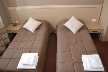 B&b Bed& Fly   Mamma Mia