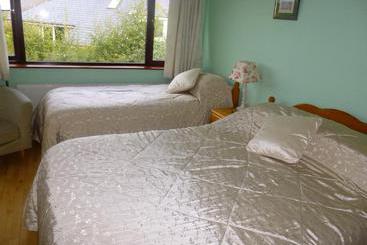 تختخواب و صبحانه Bayview House