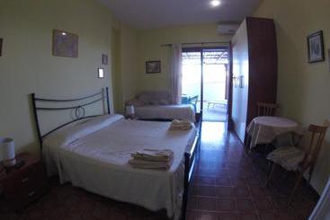 تختخواب و صبحانه Guest House Villa Di Judighes