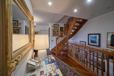 Bed and Breakfast Tosca House