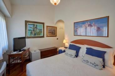 تختخواب و صبحانه Tosca House